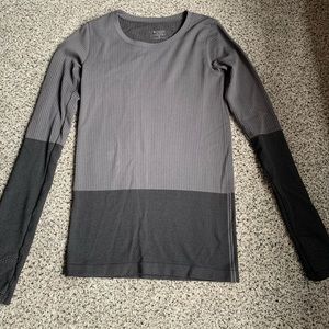 Athleta dark and light grey running shirt with thumb holes. Size XS.